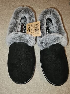 Skechers Plush Faux-Fur Lined Black Women’s Slippers
